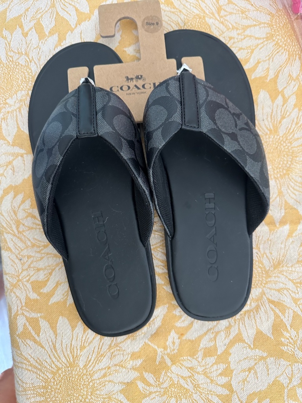 NWT. Coach signature canvas Flip Flops in mens size: 9 - Picture 2 of 10